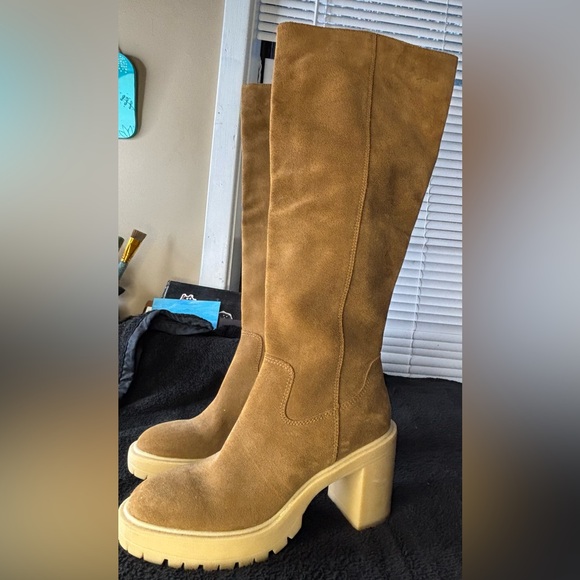 Brown suede boots - Picture 4 of 5